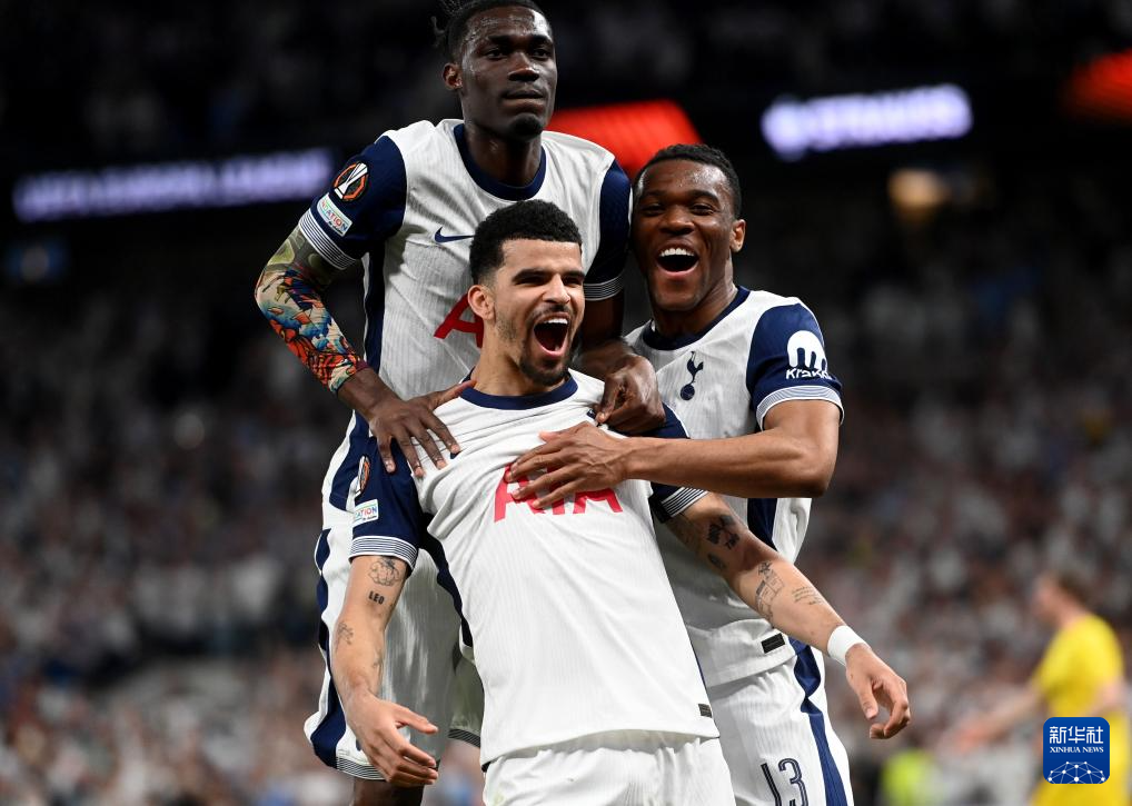 迪纳塔莱：斯帕莱蒂的进攻体系让前锋受益，相信球迷会喜欢他