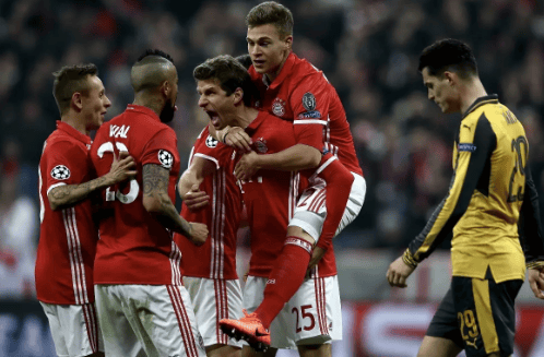 篮球湖人主力球员场上状态火热