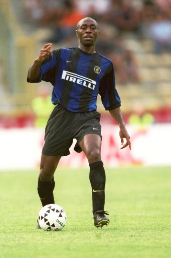 都体：尤文要求斯帕莱蒂遵守正装规定，比赛时不可以穿运动服