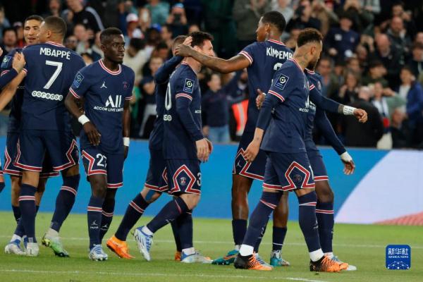 范戴克第72次以队长身份代表荷兰队出场，超越德波尔队史第一