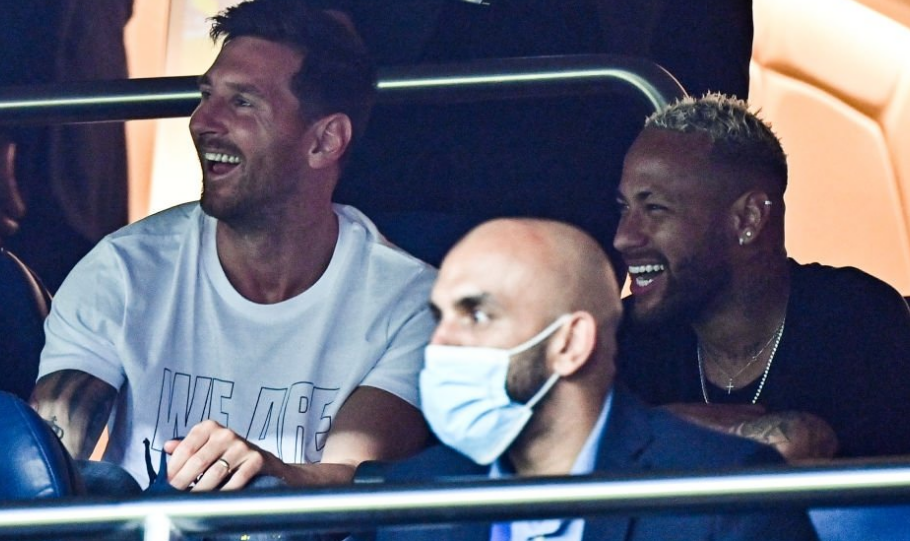 球迷：这队今天有夺冠气质